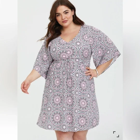 ⬇️Torrid Soft Pink and White Mandala Print Challis Dress - Picture 2 of 5